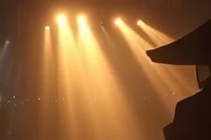 真人一对一免费视频连线界面实拍，屏幕中两位用户正在进行免费视频对话