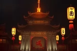简历逐行修改的共享画面，视频角落可见真人指导者
